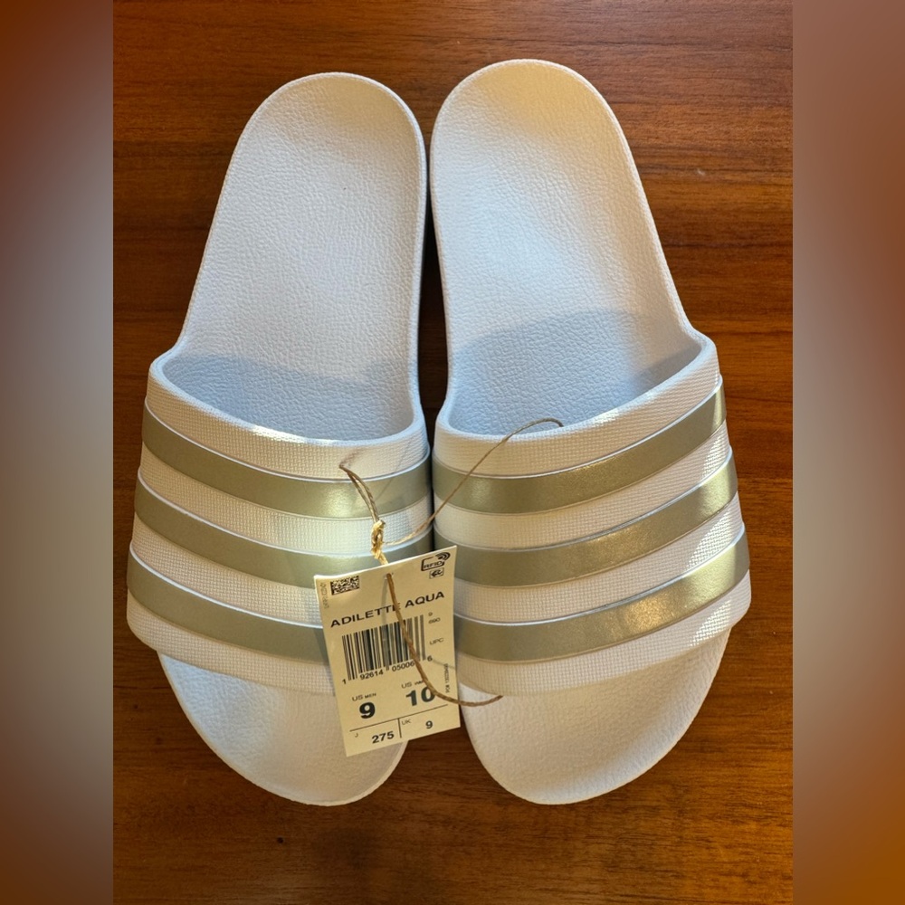 Women’s 9/10 new Addidas slides. Never worn purchased by mistake